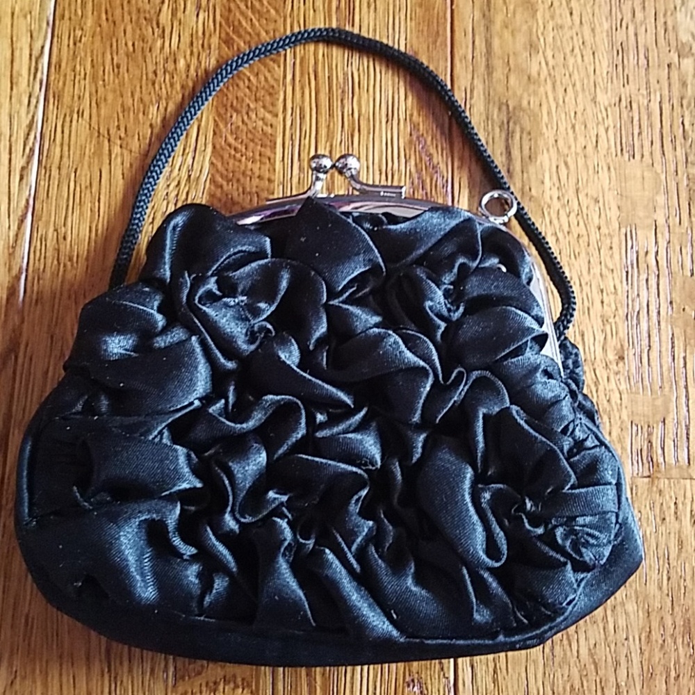 Tiny black kid's purse - Picture 2 of 3